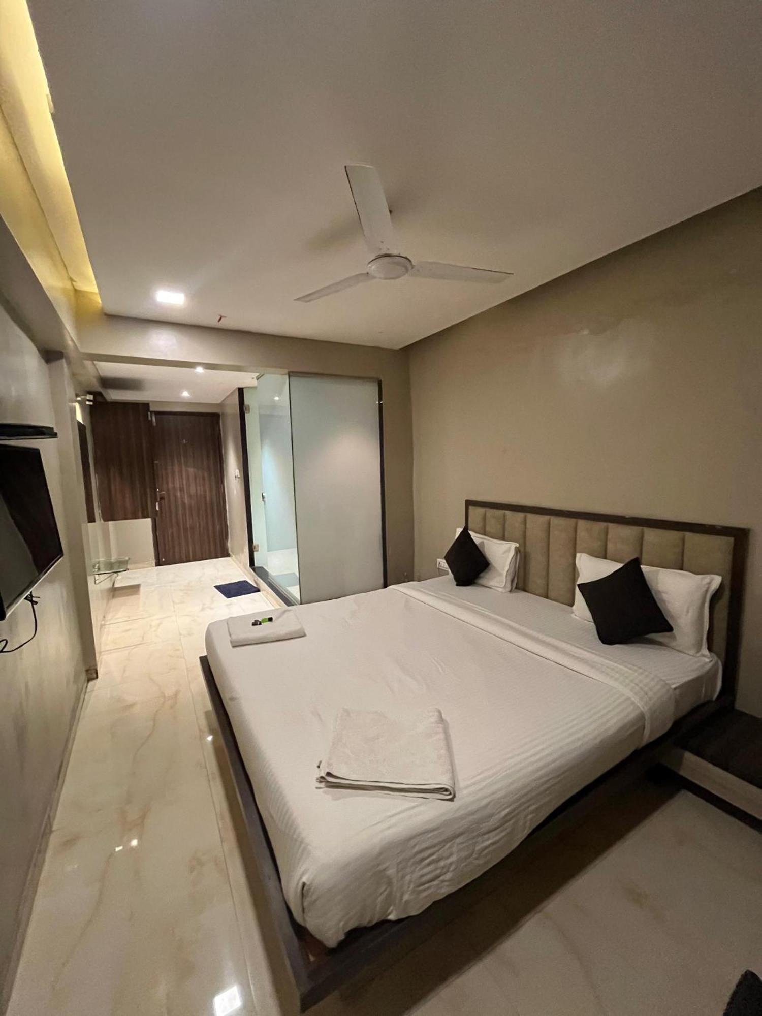 Hotel Merakee - Near Dahisar Mira Road Mumbai Экстерьер фото