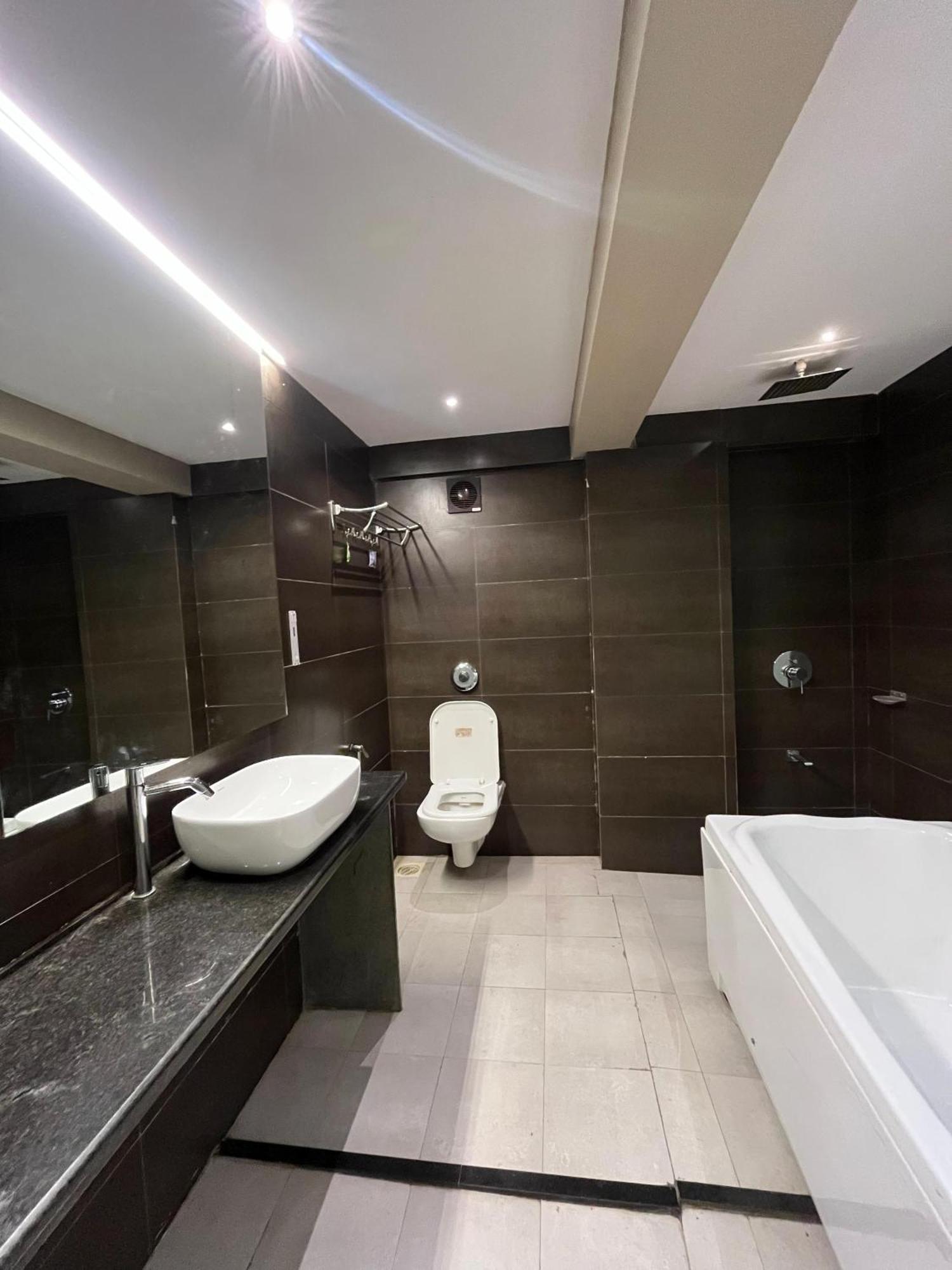 Hotel Merakee - Near Dahisar Mira Road Mumbai Экстерьер фото