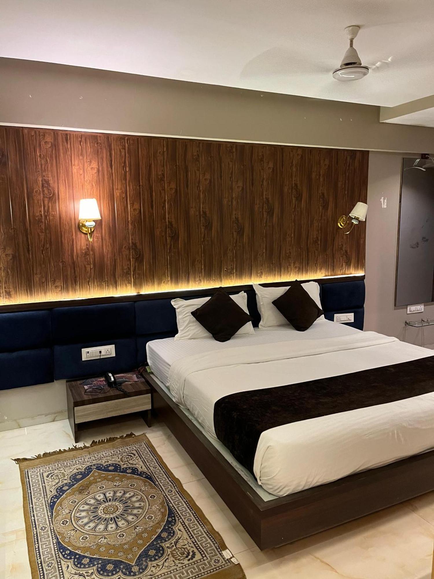 Hotel Merakee - Near Dahisar Mira Road Mumbai Экстерьер фото