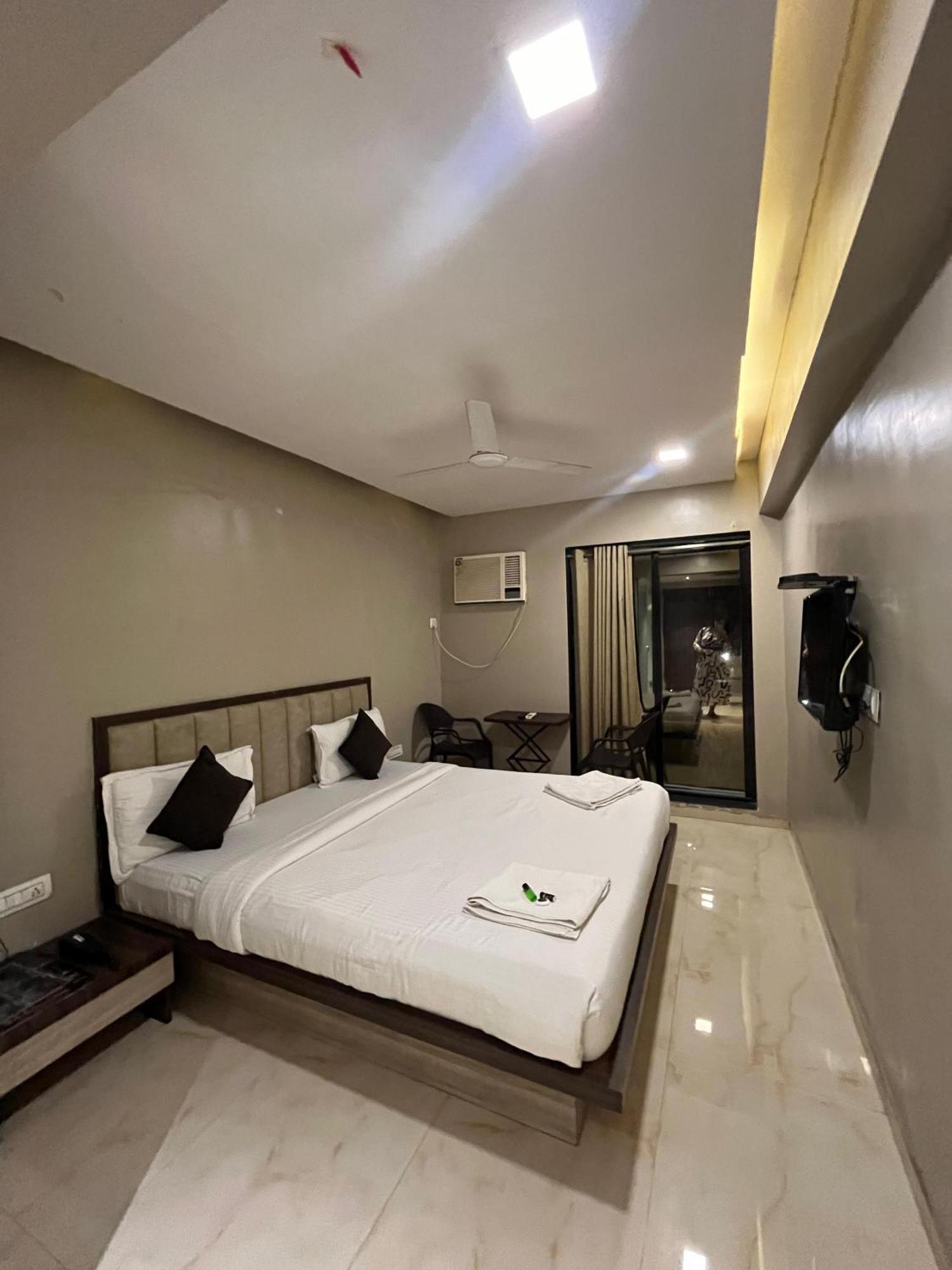 Hotel Merakee - Near Dahisar Mira Road Mumbai Экстерьер фото